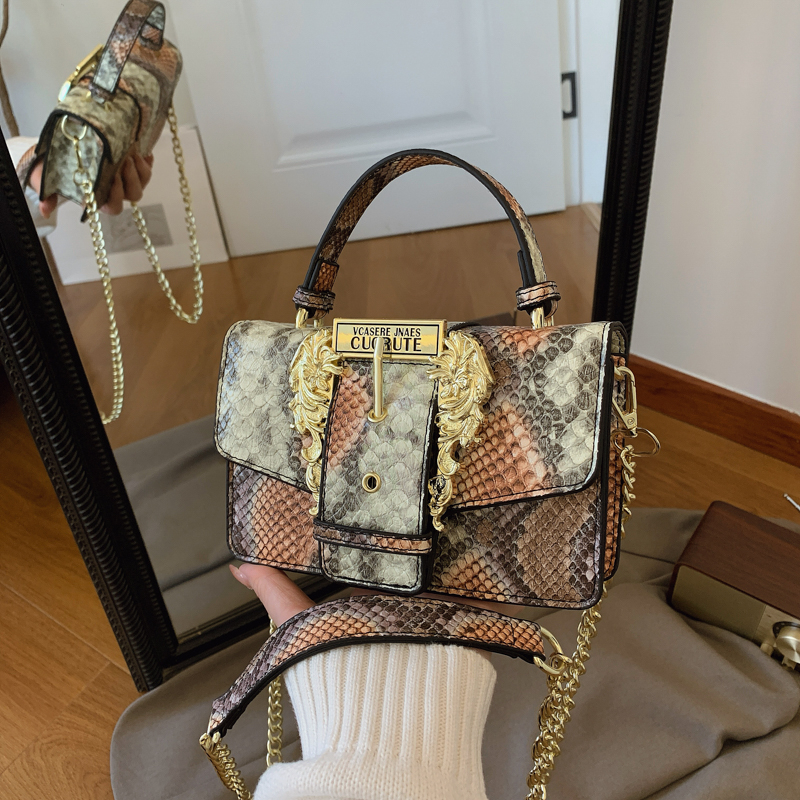 爆款蛇纹风琴包女士2024新款潮流机车手拎包通勤斜挎包复古小方包