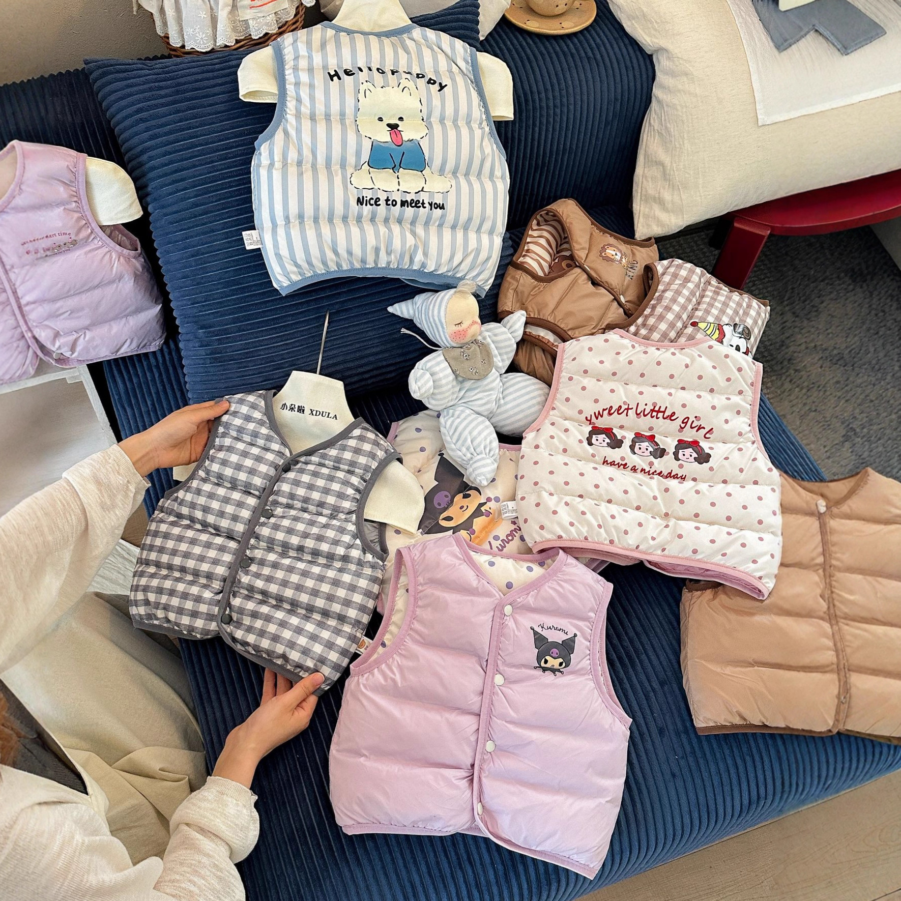 2025年小童冬季新款儿童羽绒马甲男女宝宝防寒保暖双面穿卡通背心