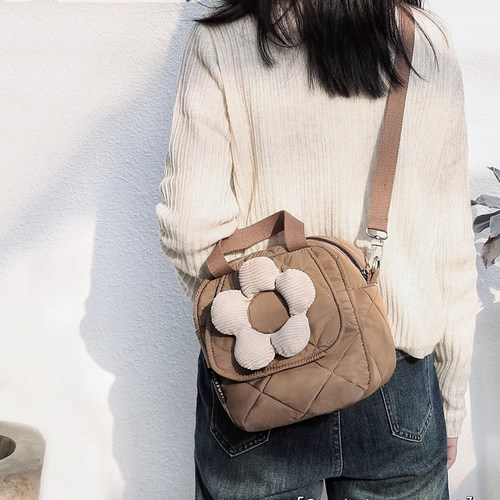 三色补丁羽绒包小方包斜跨