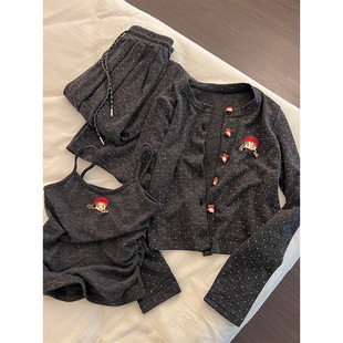 卡通可爱小红帽印花德绒睡衣女春秋季新款家居开衫长裤大码三件套