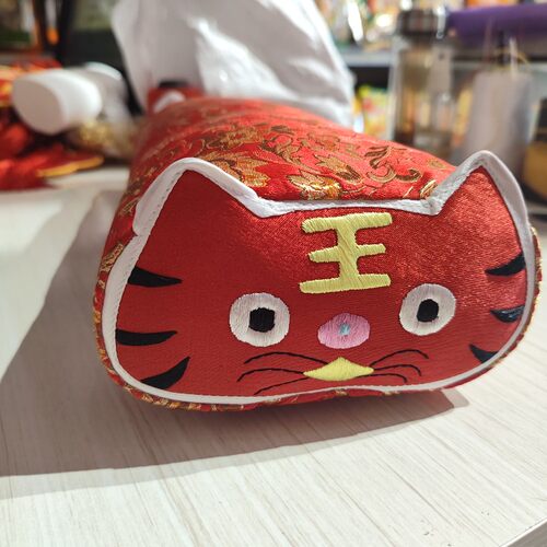 老虎头枕头成人颈椎枕布艺刺绣中国风小礼品荞麦枕庆阳民间手工艺
