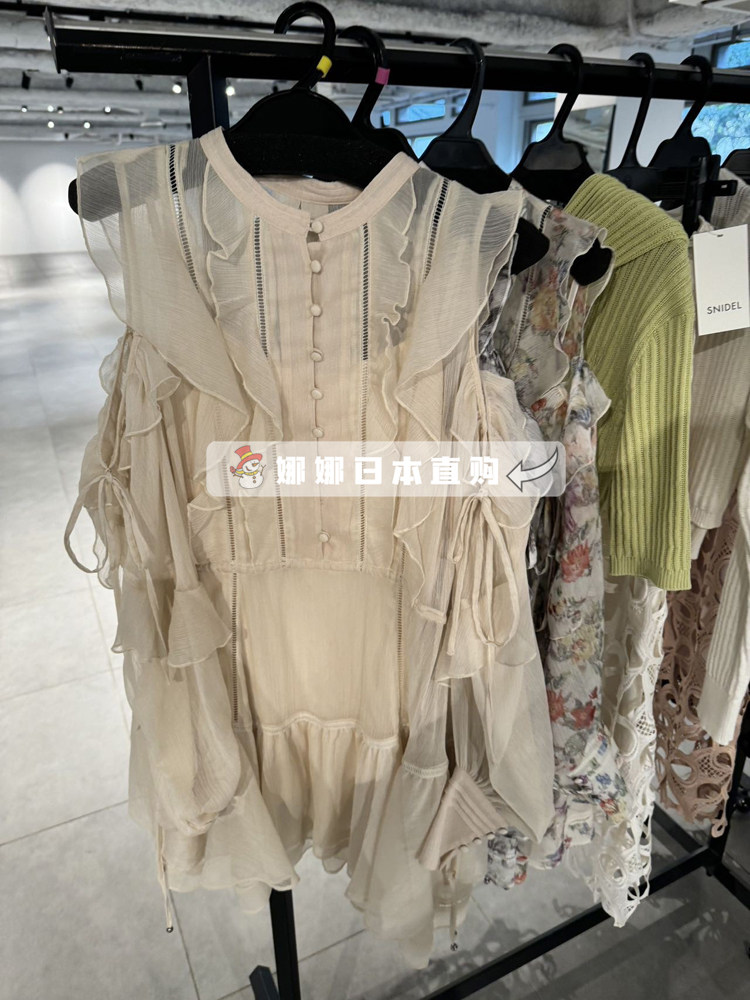 日本代购SNIDEL春夏新品甜美荷叶边露肩系带印花连衣裙SWFO241079