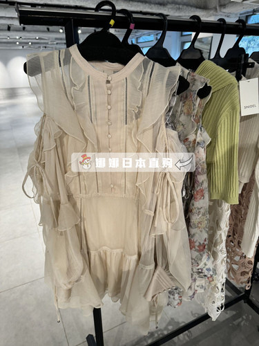 日本代购SNIDEL春夏新品甜美荷叶边露肩系带印花连衣裙SWFO241079