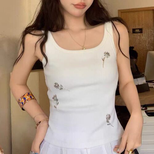 le rouge周美美 百搭简约松弛立体手工钉钻针织休闲背心上衣