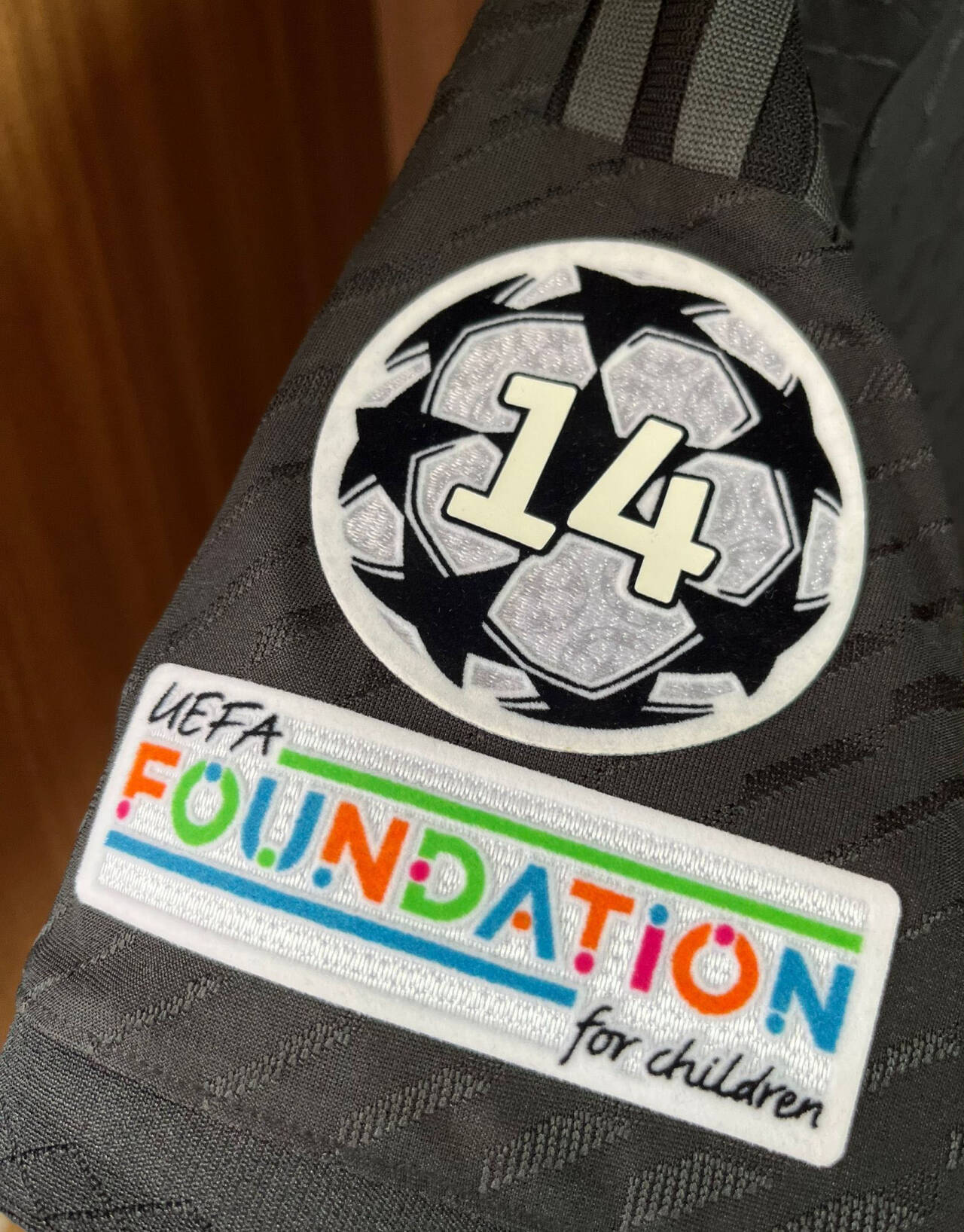 皇马欧冠臂章皇马14次卫冕臂章热转印植绒足球臂章