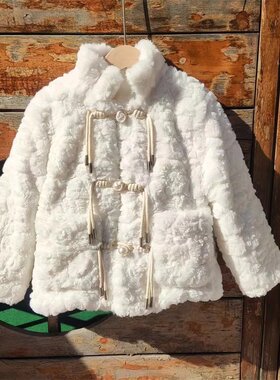 小香风女童珍珠扣仿皮草外套
