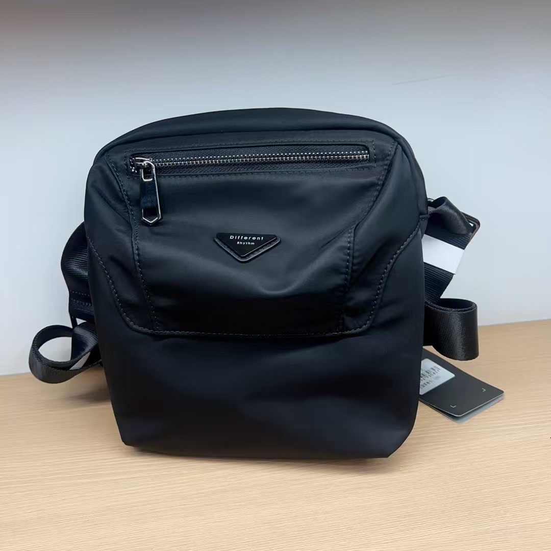 男士单肩包2026新款斜挎包休闲防水尼龙布男包大容量轻便小挎包潮