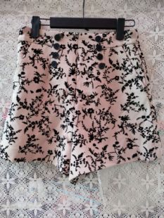 带内衬花色短裤腰66.长38.臀围100.脚口一圈64