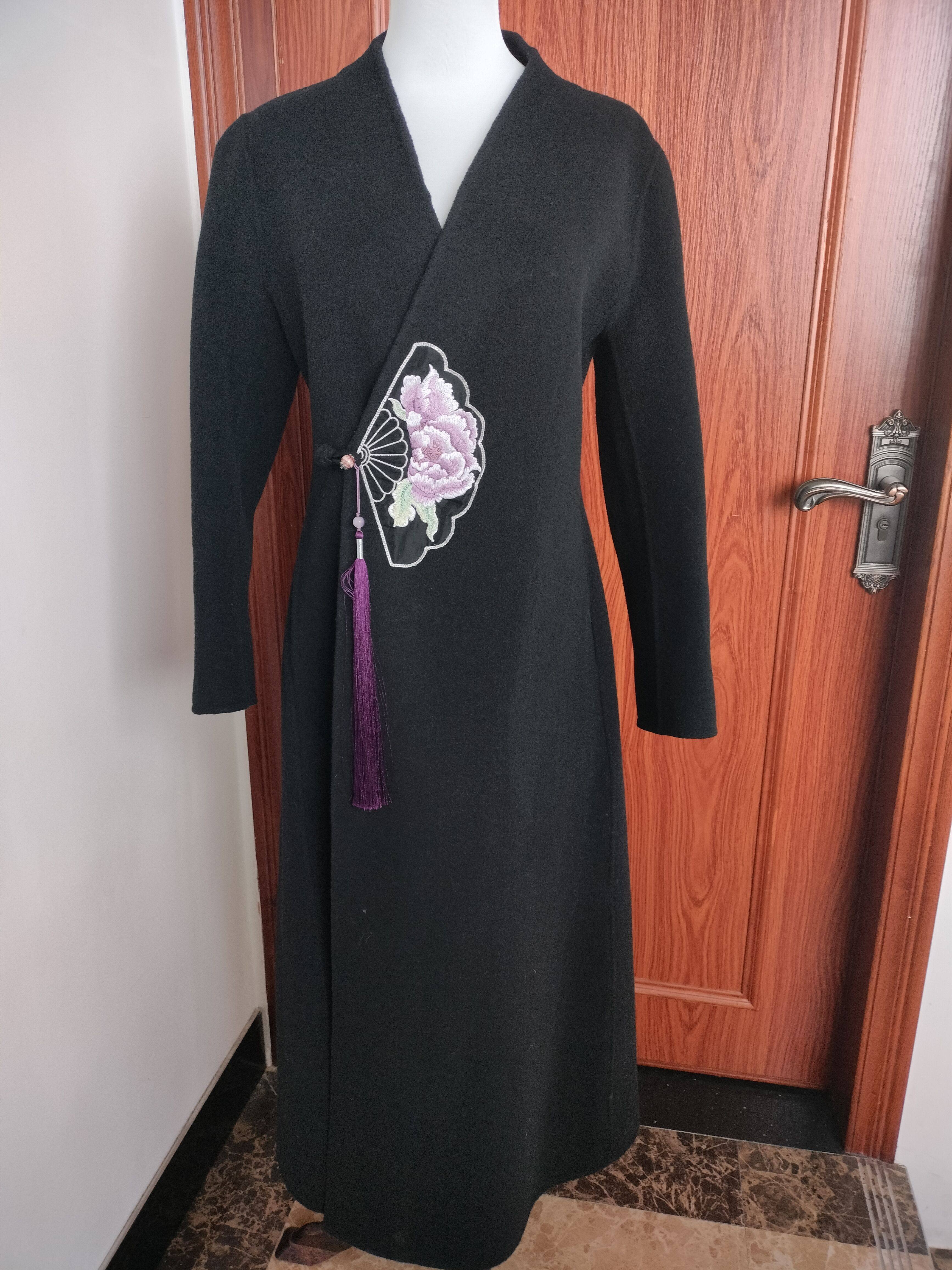 中国风复古盘扣刺绣毛呢外套女秋冬新款改良汉服外搭黑色呢子大衣