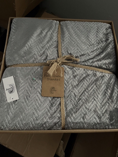 礼盒装毛毯夏季薄款单人学生宿舍盖毯夏天空调法兰绒毯双人午睡毯