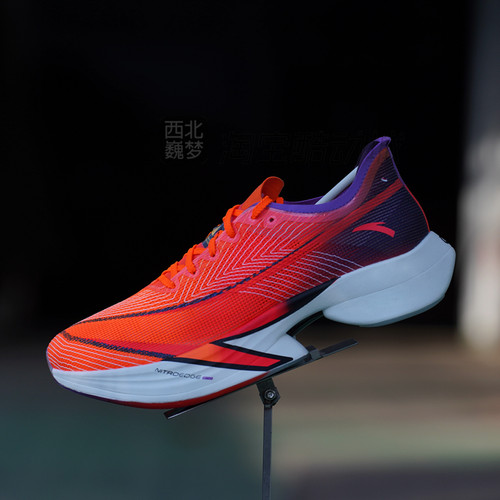 安踏男子跑步鞋薄利多销