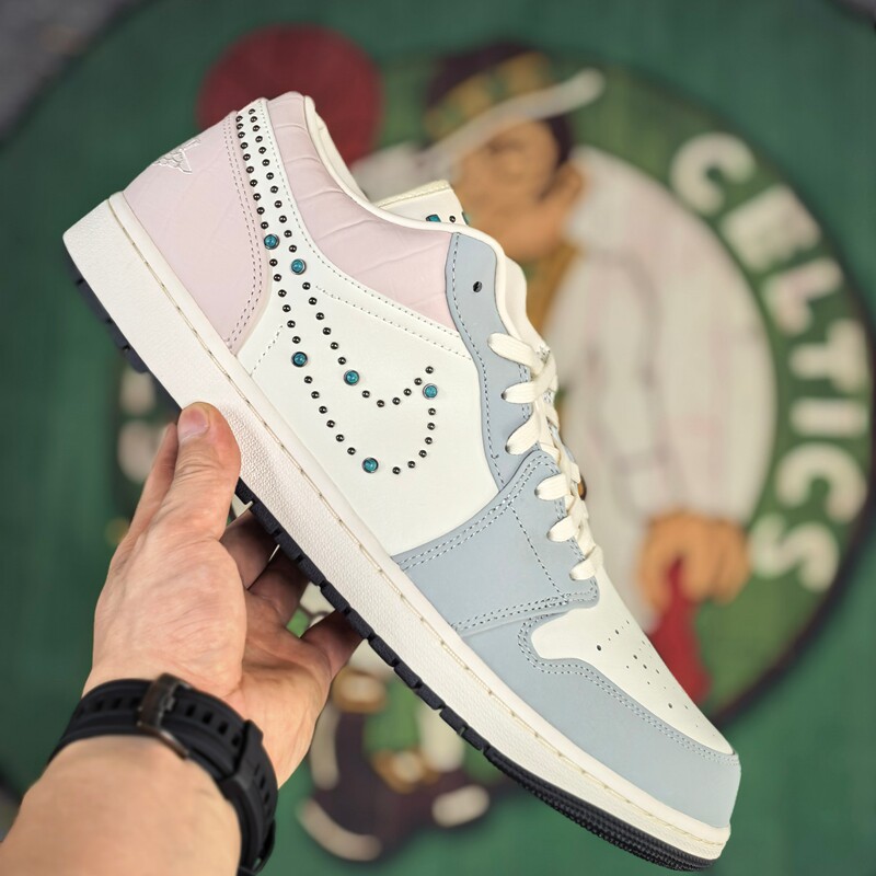 大码:Jordan Air Jordan 1 男款低帮复古休闲篮球鞋IH7319-001