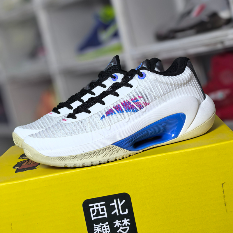 安踏 三分雨 LITE V2 防滑 透气 耐磨 稳定支撑 实战 篮球鞋白蓝