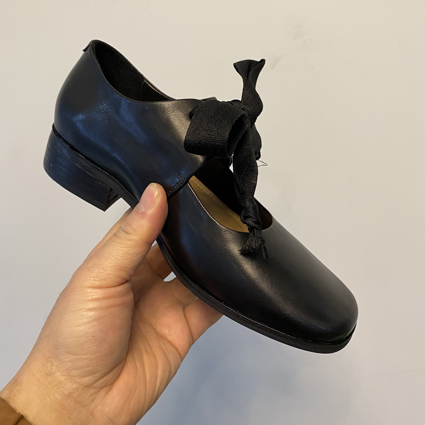 手工真皮 慵懒轻松感绑带蝴蝶结粗跟圆头真皮浅口单鞋女玛丽珍鞋