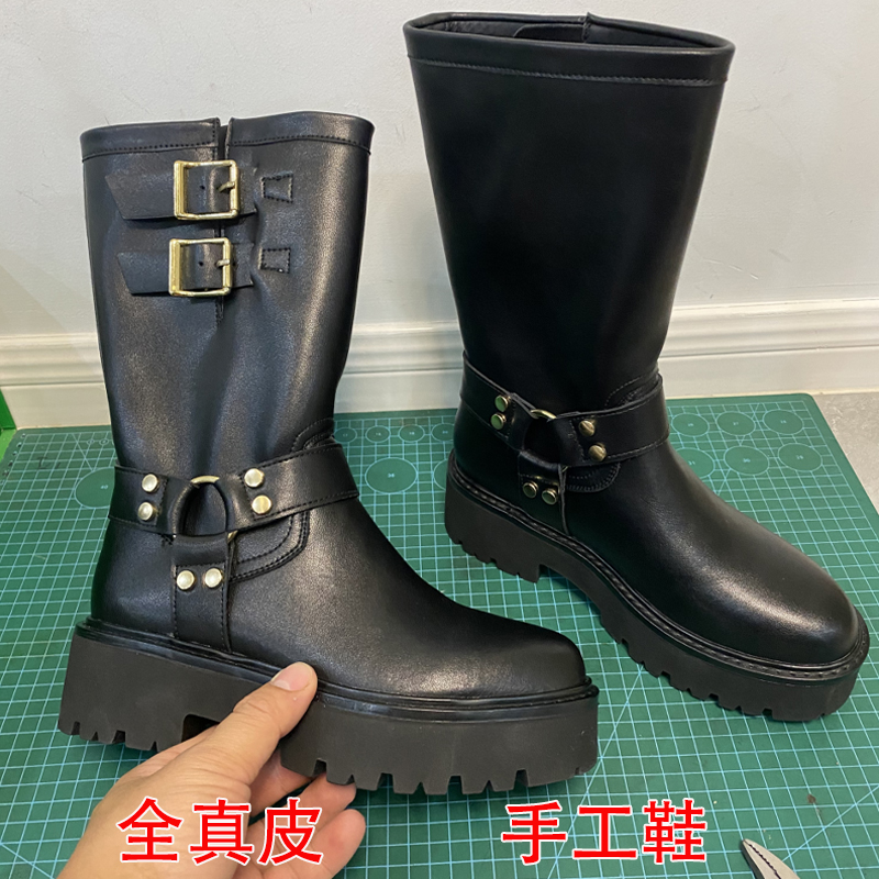高版2023新款凯旋门中筒骑士靴女真皮英伦皮带扣粗跟厚底机车短靴