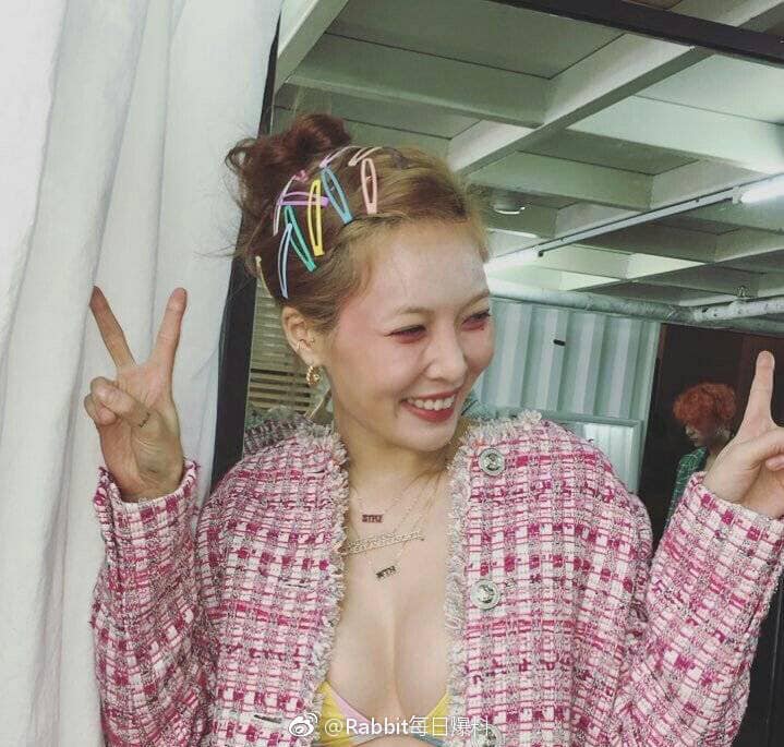 小香风设计师品牌泫雅编织短外套