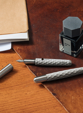 22设计DesignStudio菱格系列吸墨钢笔菱形造型浑圆设计水泥梭型杆