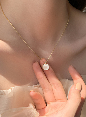 简约轻奢白色方形钛钢不掉色项链