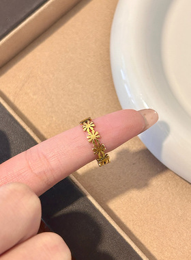 跨境简约冷淡风小雏菊戒指女精致百搭小众设计钛钢不掉色指环装饰