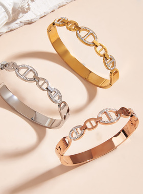 高保色钛钢镂空镶钻猪鼻手镯女