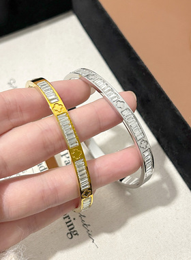 欧美跨境通体钛钢不掉四叶草锆石手镯女小众设计轻奢手饰品