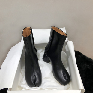 D版分趾靴女2025秋新款真皮tabi短靴高跟猪蹄靴分趾鞋粗跟马丁靴