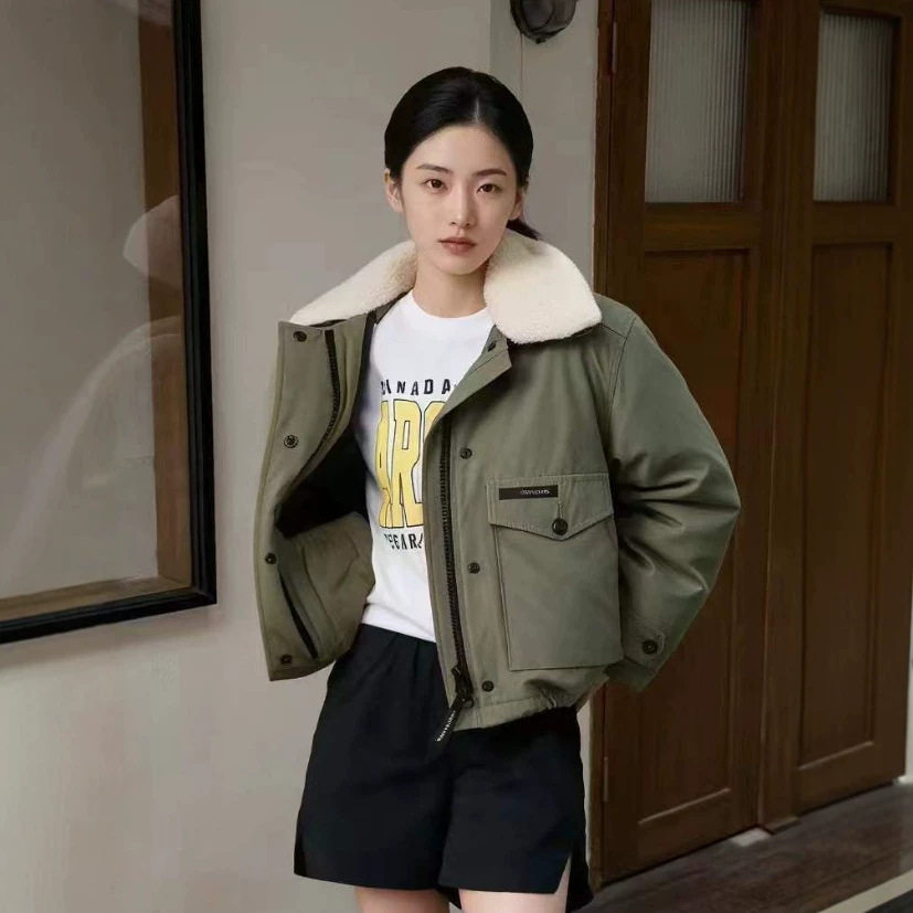 军绿色羊羔毛翻领短款工装棉服外套女2026冬夹棉加厚口袋工装夹克