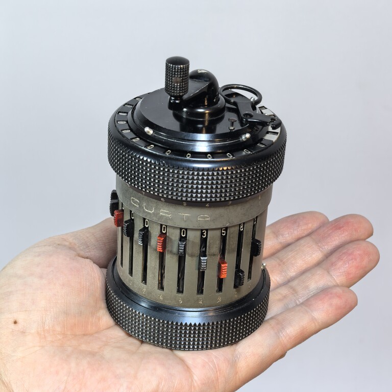 西洋古董微型库塔科塔CURTA Ⅱ型手摇计算器机械算盘工业美学收