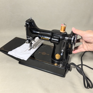 1930年代英国古董胜家Singer 221型便携式轻型电动缝纫机功能正常