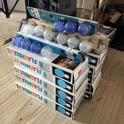 一次性镁丝灯泡冒烟燃烧灯泡