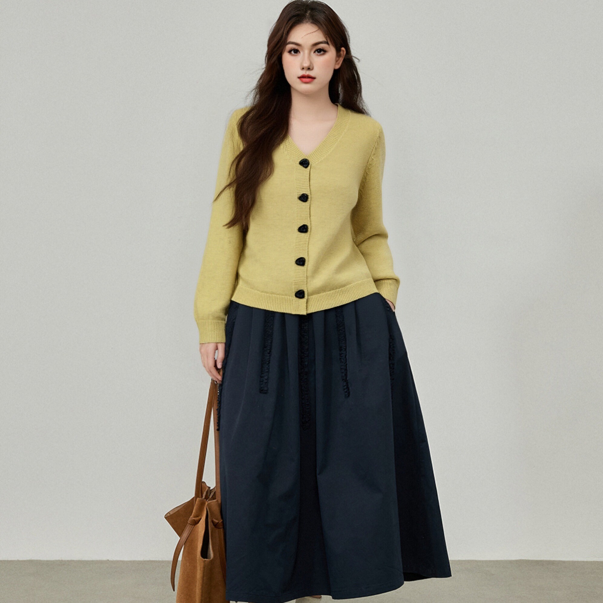 大码女装宽松慵懒感外套女v领上衣2025秋季新款胖mm百搭针织开衫