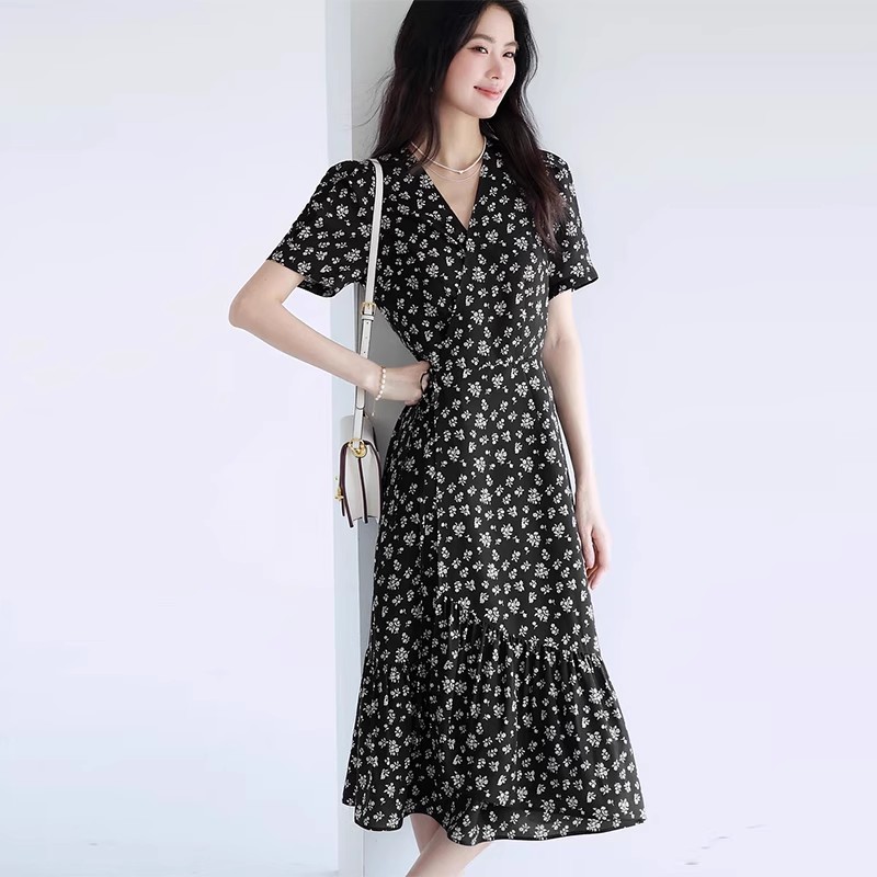 连衣裙 夏季女装新款时尚印花气质显瘦围裹式黑色鱼尾裙碎花裙子