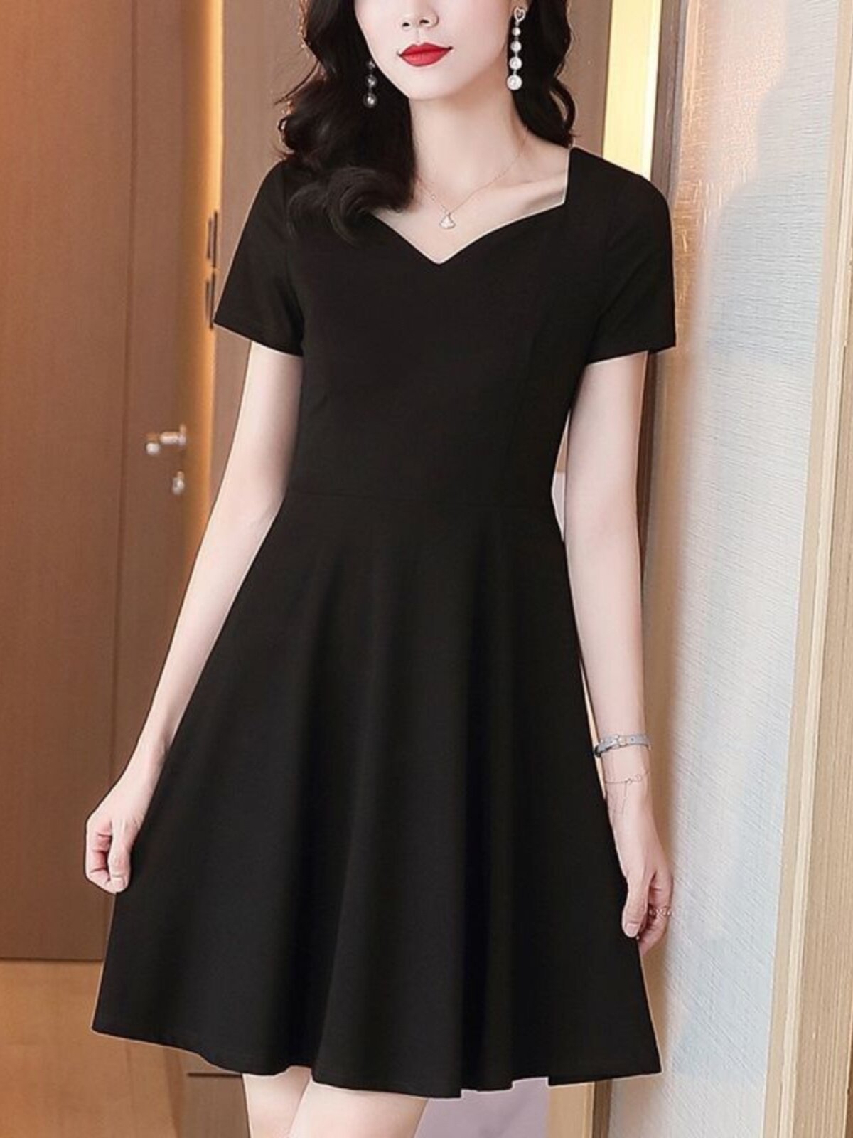 SOLID COLOR LITTLE BLACK DRESS V-NECK HEPBURN STYLE A-LINE SKIRT SMALL MAN DRESS NEW WOMENS SUMMER SHORT SLEEVE MIDI SKIRT PERSONALITY