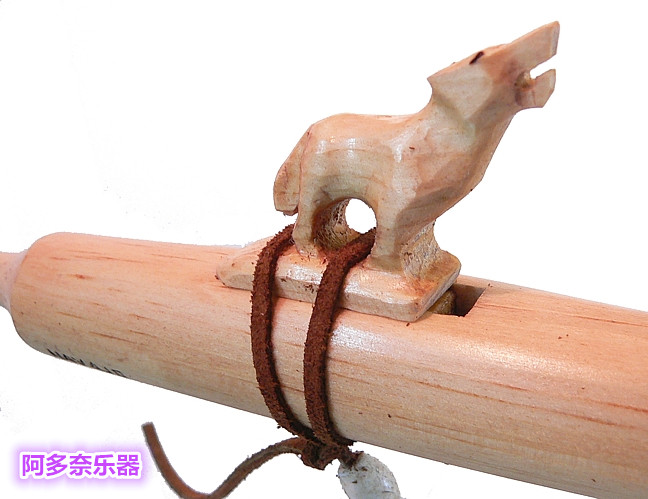 6孔High D小调, 木材:黄松, 地道的美国本土长笛--印第安笛, 手工制作和手工雕刻由著名艺术家约拿·汤普森,全新, 乔纳·汤普森笛子是真正的手工制作的美洲原住民长笛。这些笛子是一个巨大的价值和精彩的乐器。美国最大的印第安部落