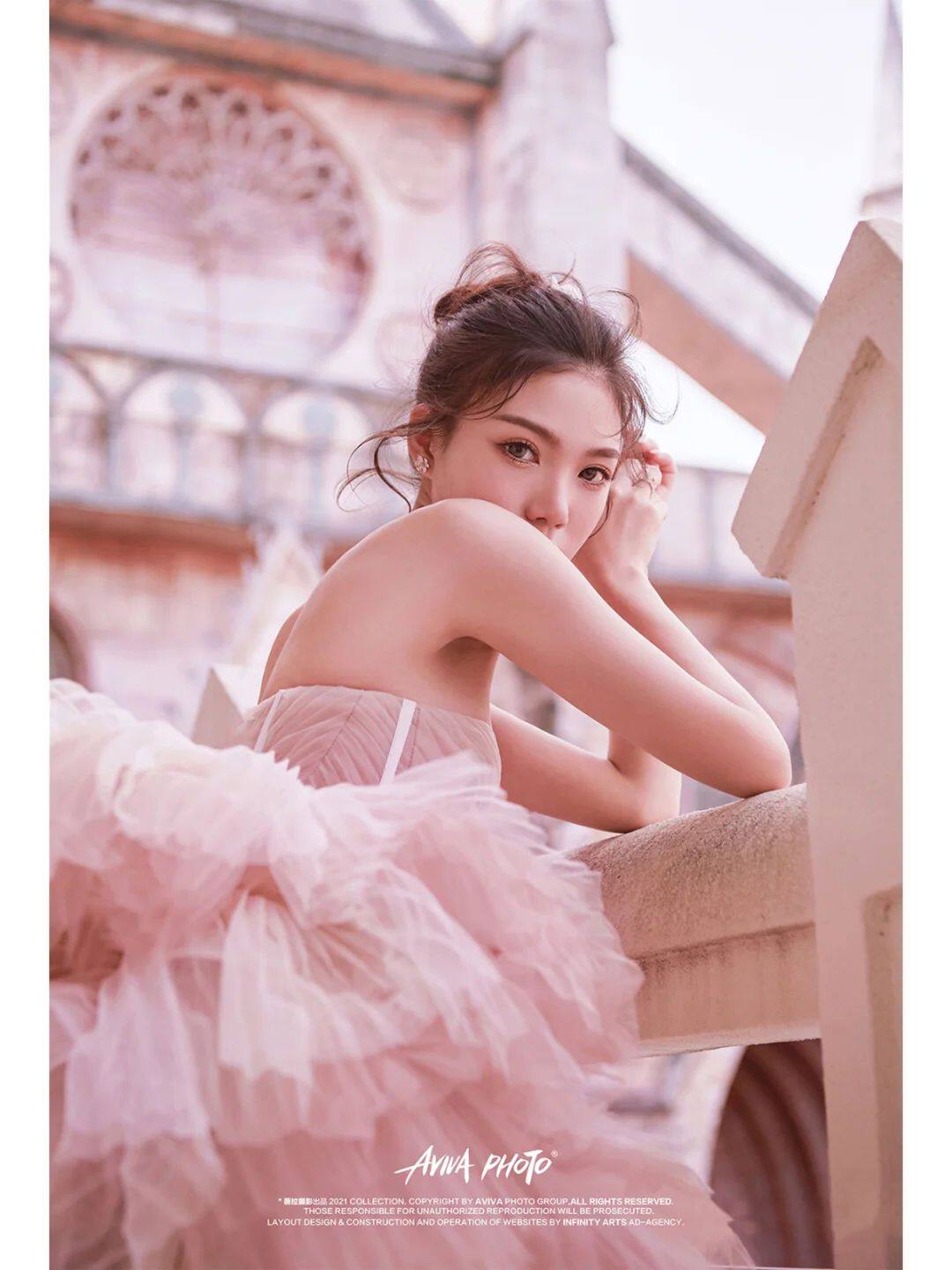 高端影楼拍照主题服装法式情侣街拍写真彩纱抹胸拖尾婚纱粉色礼服