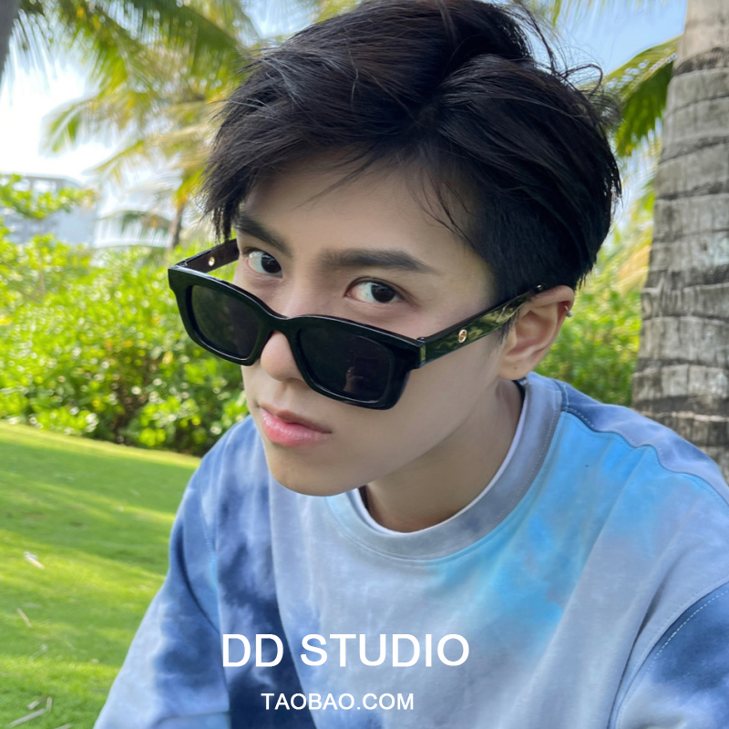 2025网红同款偏光墨镜链条男小脸显瘦太阳眼镜遮阳度假沙滩眼镜女