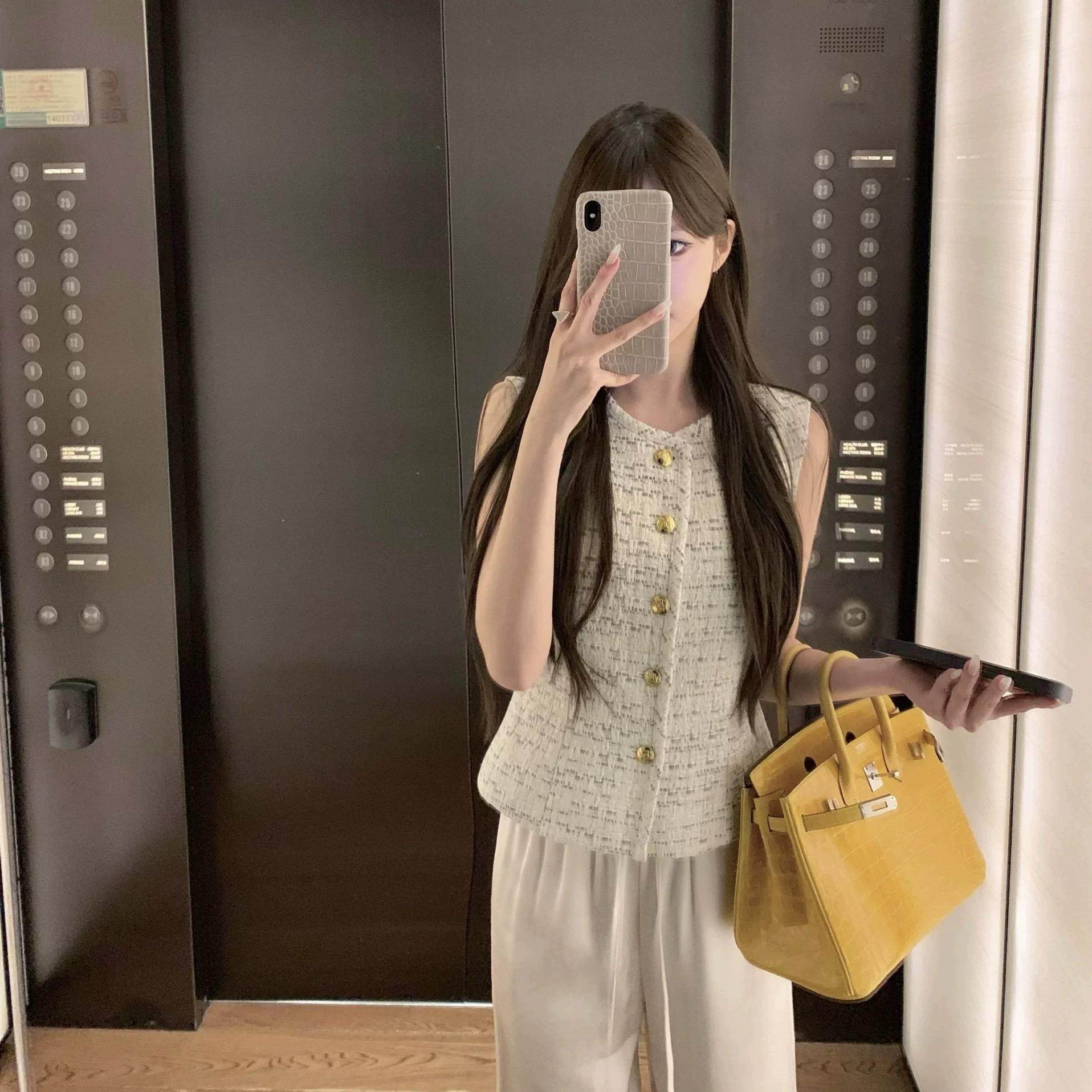 家奶白色小香金扣马夹背心名媛
