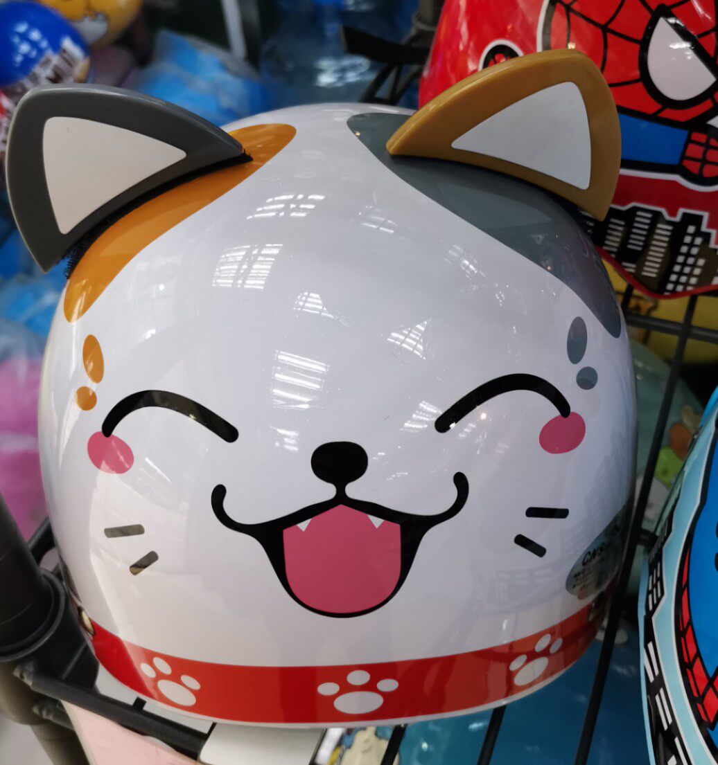 台湾新款上市优质精品疯狂促销儿童头盔摩托车电动车evo卡通半盔