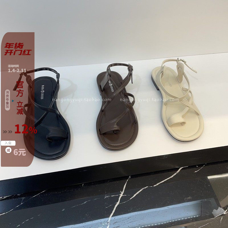 现 韩国东大门女鞋2022夏新款chic休闲复古套趾皮带扣搭扣平底凉,女鞋,罗马凉鞋,淘宝优惠券,粉丝福利购,淘宝优惠卷