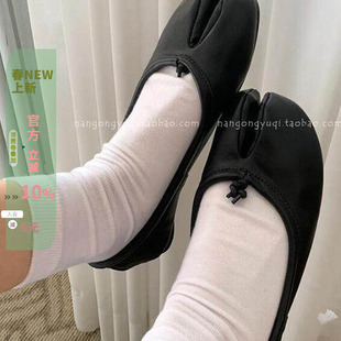 现 韩国东大门女鞋2025早春新款ins复古舒适分趾猪蹄鞋高级小黑鞋