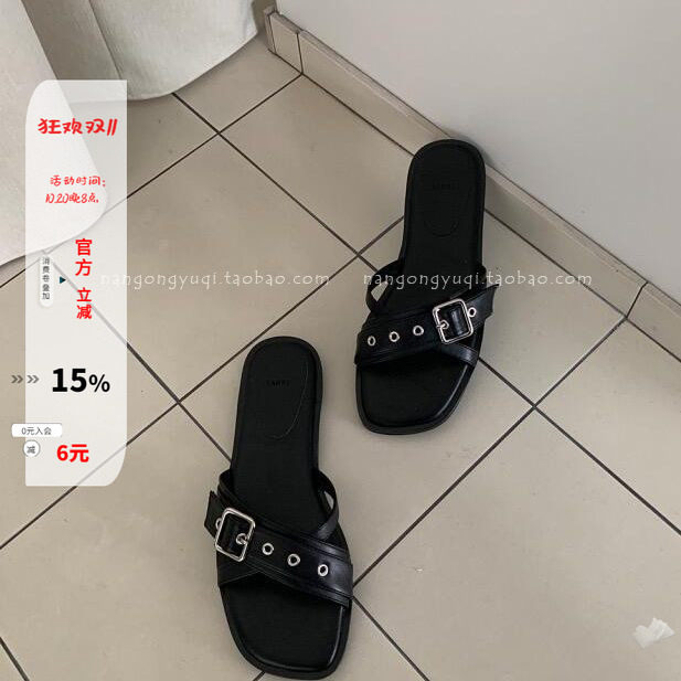 铆钉皮带扣露趾平底一字拖