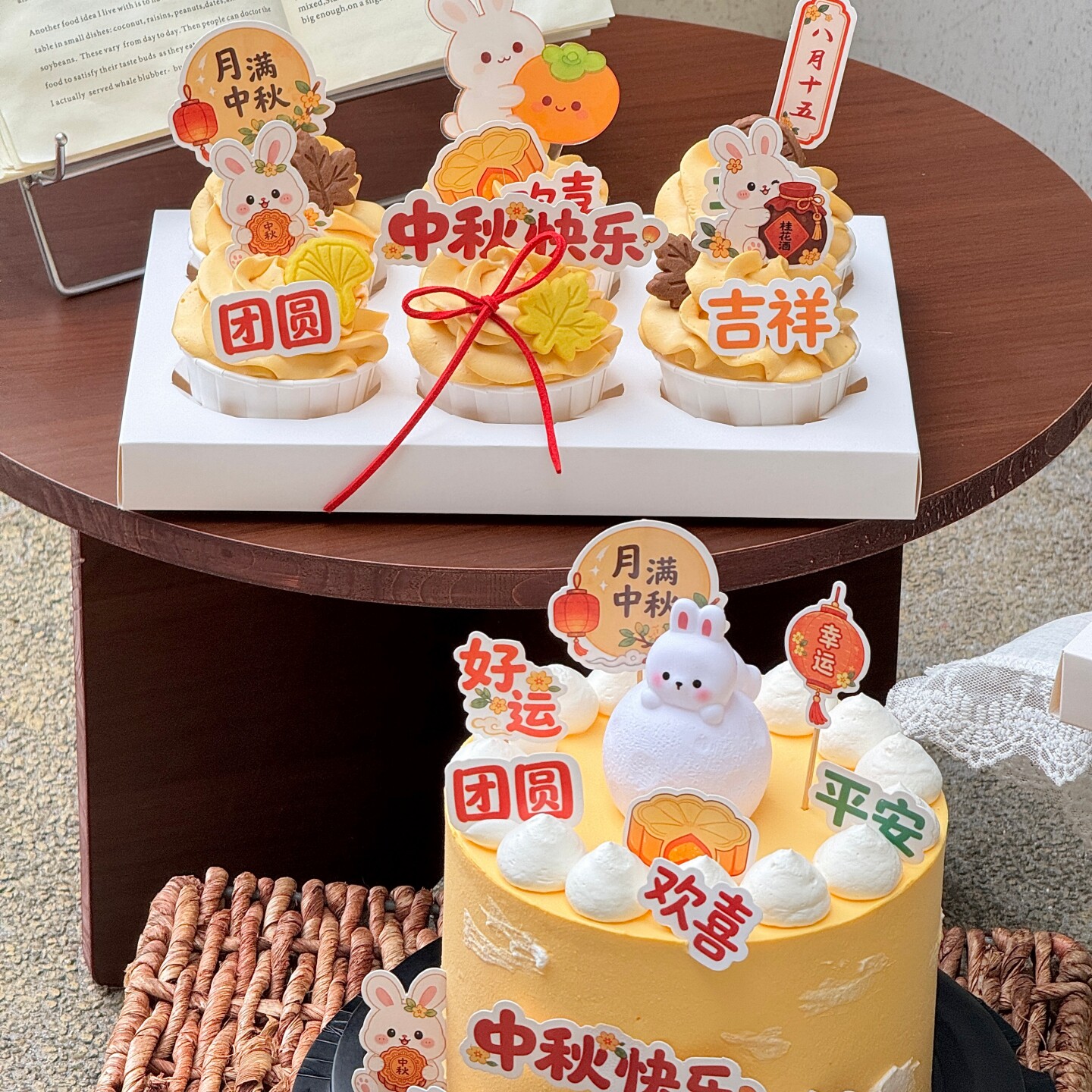 中秋节快乐蛋糕装饰小兔子月球发光灯摆件柿子玉兔亚克力烘焙插牌