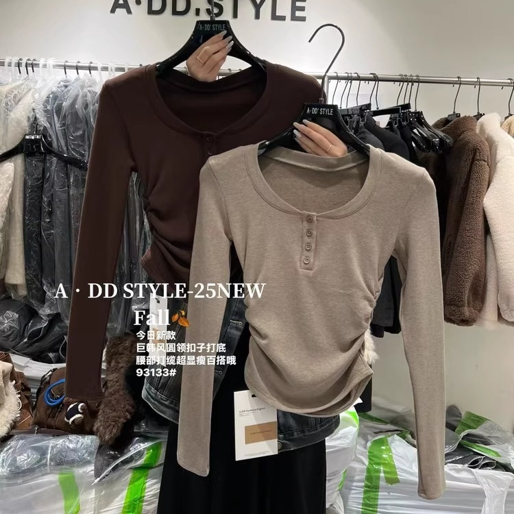 洋气显瘦纽扣设计感u领打底衫女