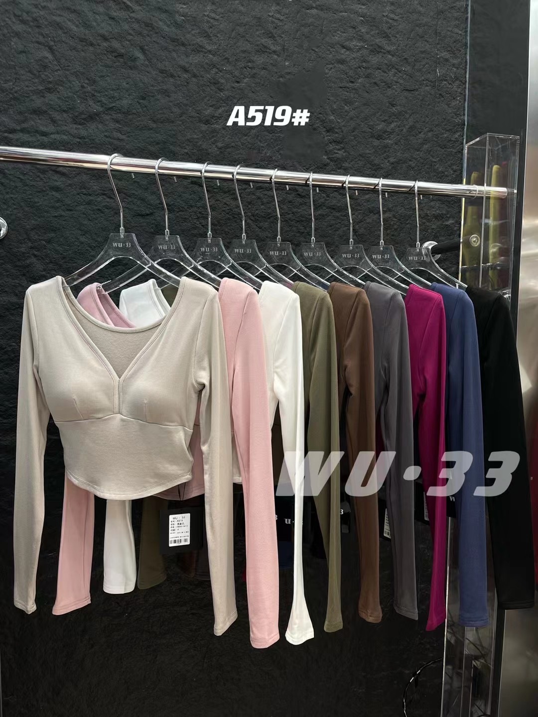 wu.33打底衫冬季新款韩版性感纯欲加绒v领长袖T恤带胸垫短款上衣