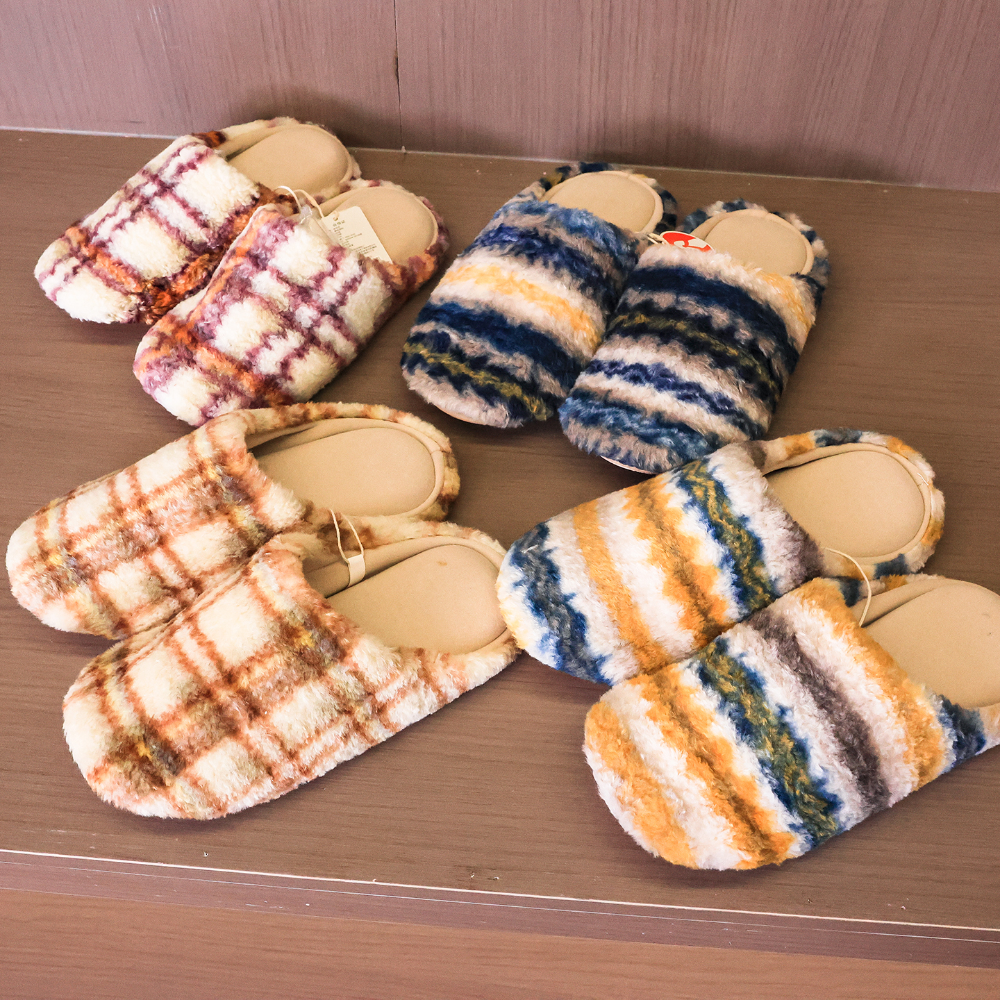 情侣款舒适软底毛绒条纹家居拖鞋