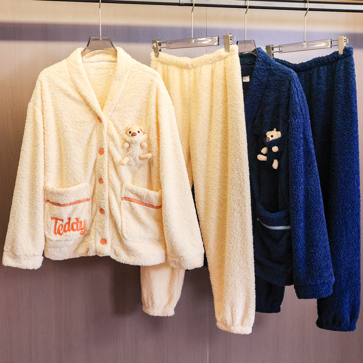 V领珊瑚绒保暖家居服睡衣套装