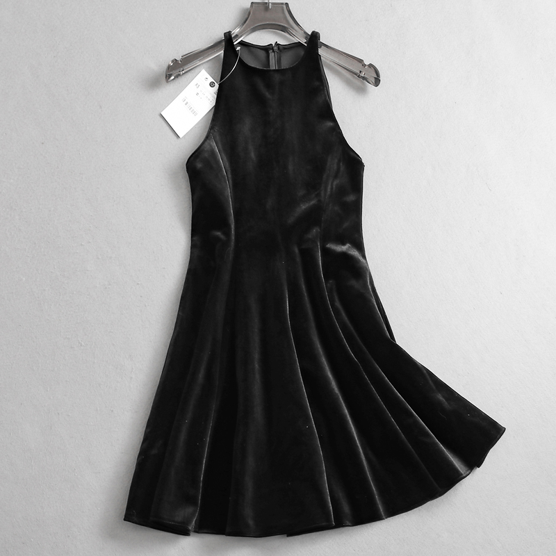 显瘦圆领立体造型感背心连衣裙女