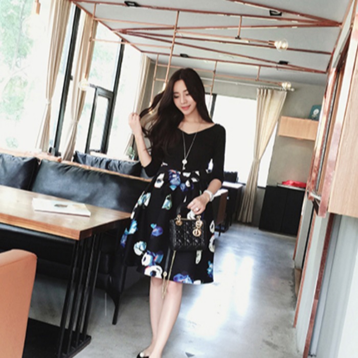 Autumn new fake two piece women's dress Korean slim long sleeve black dress middle skirt stitched collar skirt