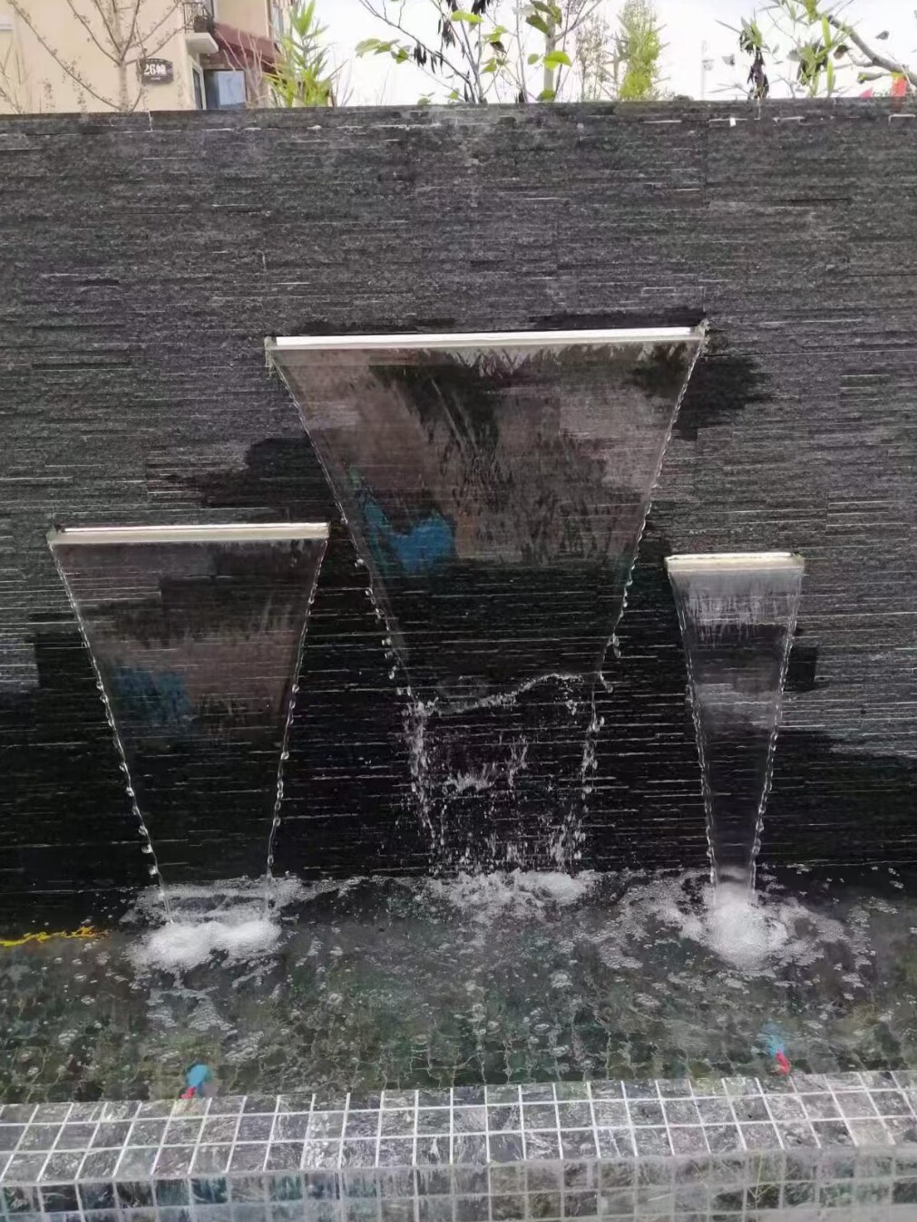 加厚304不锈钢背面入水瀑布流水墙人造叠水瀑布水慕出水口溢水槽