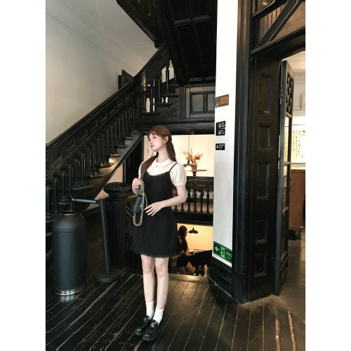 板栗西西【黑糖娃娃】夏季新款法式设计感蕾丝黑色吊带连衣裙短裙